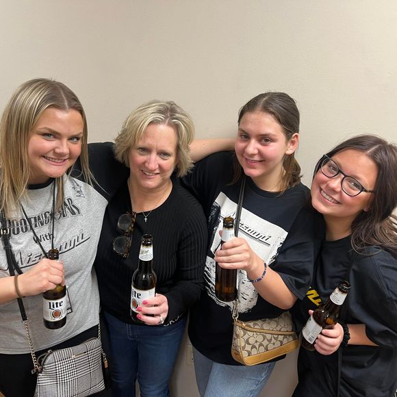 Meet your Posher, Kim - Picture 1 of 1